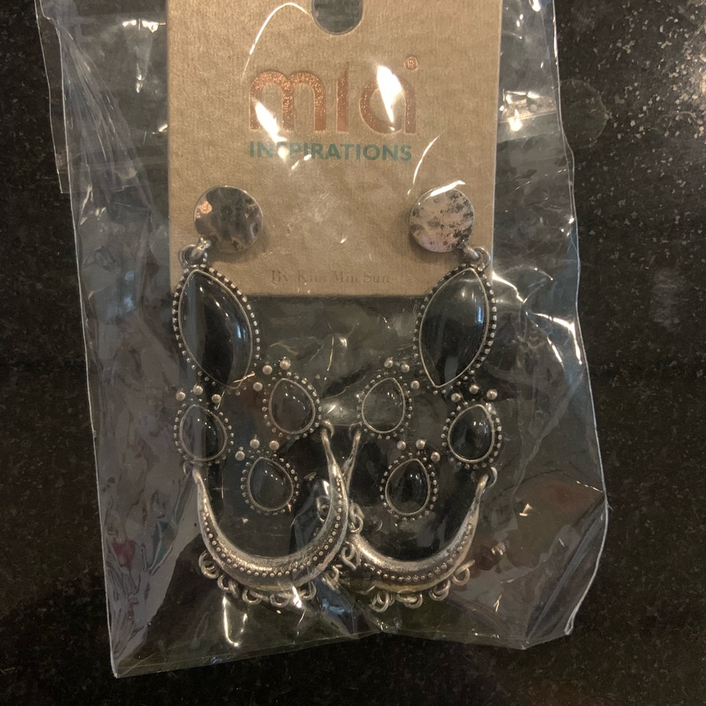 Mia silver statement earrings - must bundle